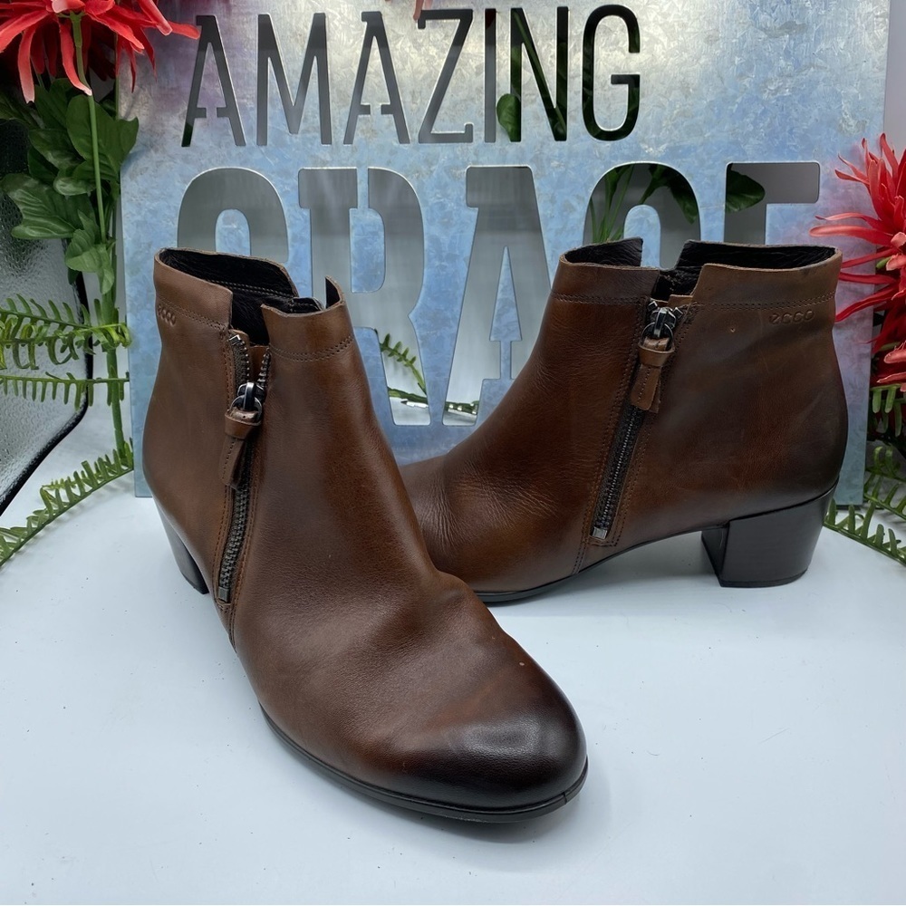 Ecco Sz 39 (8-8.5) Brown Leather Booties‎